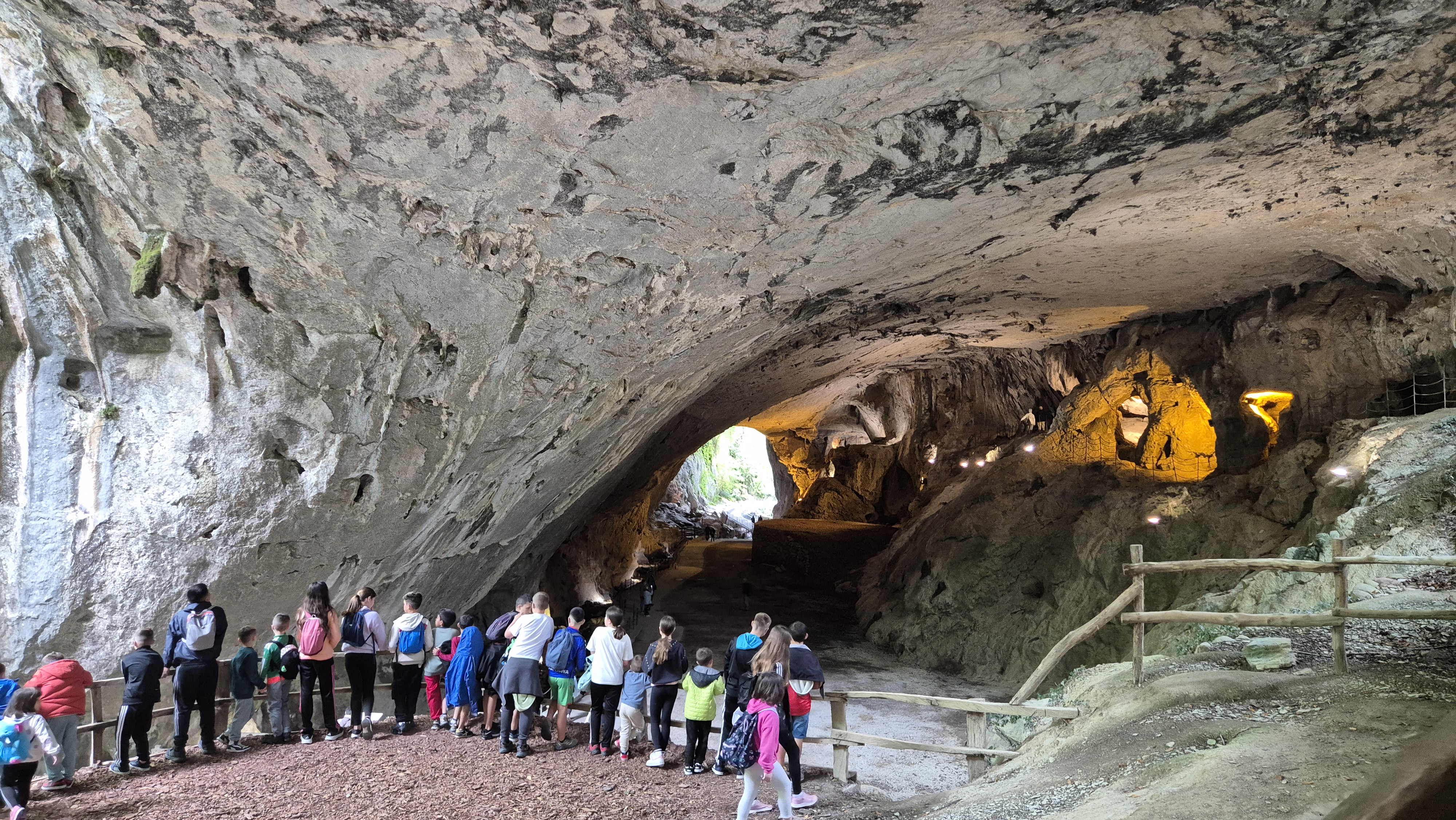 CAMPAMENTO EN ZUGARRAMURDI